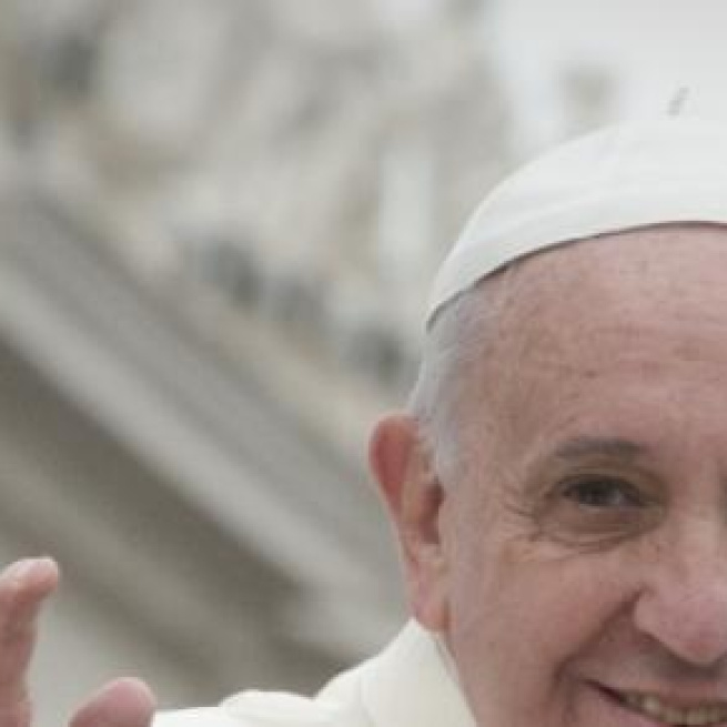 Papa Francesco celebra la messa.