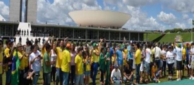 Brasileiros na luta por um Brasil melhor Brasileiros na luta por um Brasil melhor