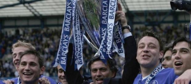 Mourinho pode voltar a festejar título inglês. Mourinho pode voltar a festejar título inglês.
