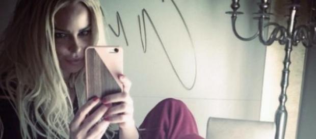 Nina Moric ha tentato il suicidio: ecco perché Nina Moric ha tentato il suicidio: ecco perché