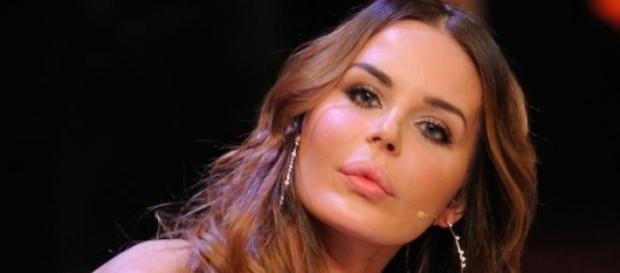Nina Moric ha tentato il suicidio. Nina Moric ha tentato il suicidio.