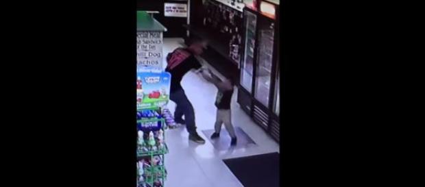 Un tata isi bate copilul de 3 ani Un tata isi bate copilul de 3 ani