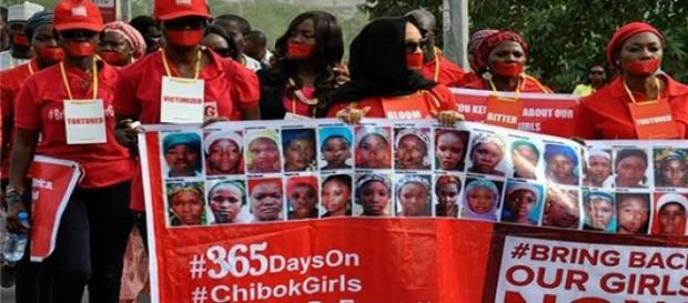 365 días sin ellas, manifestantes marchan en Abuja 365 días sin ellas, manifestantes marchan en Abuja