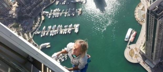 Alain Robert, numit și "francezul Spiderman" Alain Robert, numit și "francezul Spiderman"