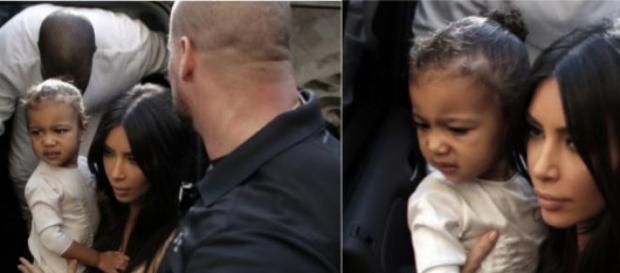 Bebé North no colo da mãe, Kim Kardashian Bebé North no colo da mãe, Kim Kardashian