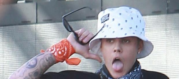 Justin Bieber foi expulso do festival. Justin Bieber foi expulso do festival.
