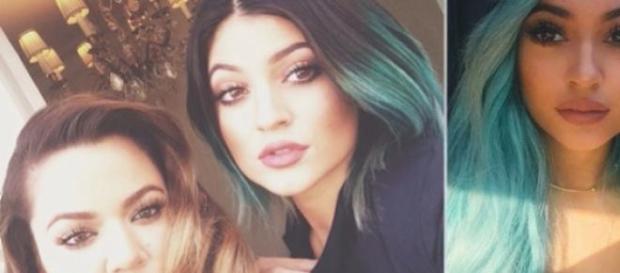 Khloe Kardashian e Kylie, agora com cabelo azul. Khloe Kardashian e Kylie, agora com cabelo azul.