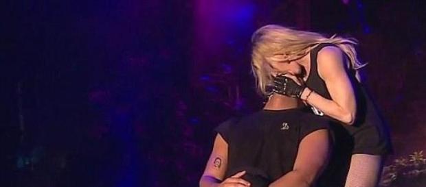 Madonna sabe como criar polémica. Madonna sabe como criar polémica.