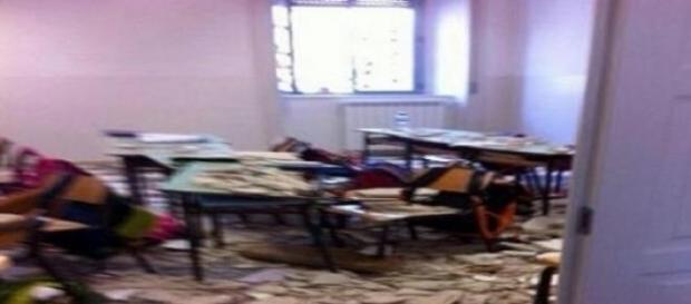 Molte le scuole italiane in pericolo di crollo. Molte le scuole italiane in pericolo di crollo.