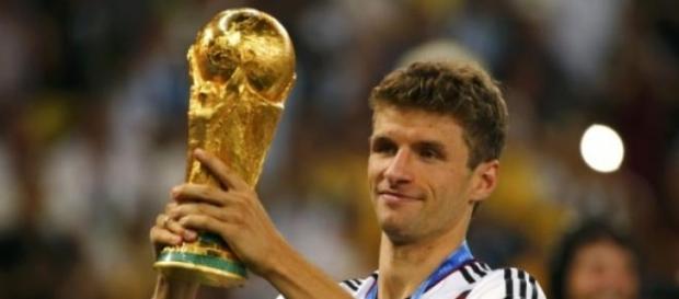 Muller a levantar o troféu de Campeão do Mundo Muller a levantar o troféu de Campeão do Mundo