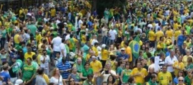 Antipetismo uniu milhares de pessoas Antipetismo uniu milhares de pessoas