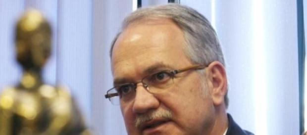 Novo ministro encara a primeira polêmica Novo ministro encara a primeira polêmica