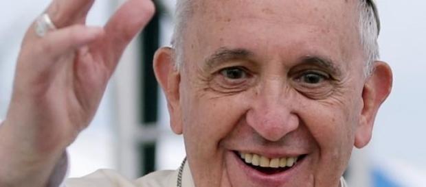 Papa Francesco riapre la guerra al Diavolo Papa Francesco riapre la guerra al Diavolo
