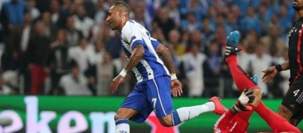Quaresma comandou o triunfo azul e branco Quaresma comandou o triunfo azul e branco