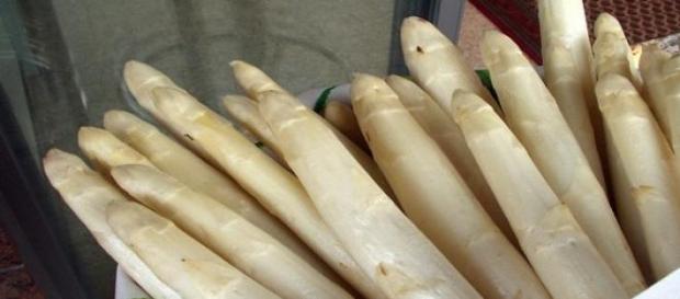 Spargel ist gesund und kalorienarm. Spargel ist gesund und kalorienarm.