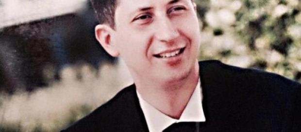 Enzo Costanza in fuga con il figlio di 15 giorni Enzo Costanza in fuga con il figlio di 15 giorni