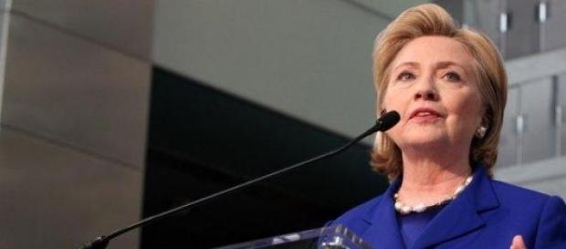 Hollywood estende o tapete vermelho a Hillary. Hollywood estende o tapete vermelho a Hillary.