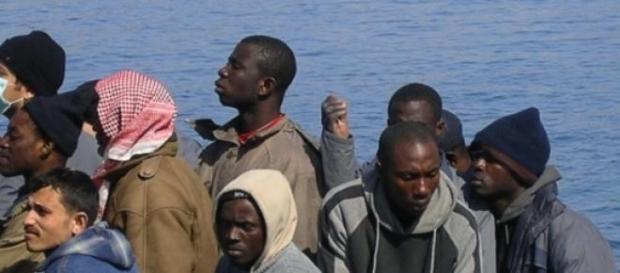 Lite religiosa: dodici cristiani gettati in mare Lite religiosa: dodici cristiani gettati in mare