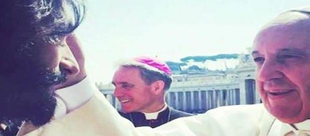 Papa Francisco abençoou Rodrigo Santoro. Papa Francisco abençoou Rodrigo Santoro.