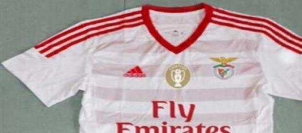 Suposta camisola do SLB para a temporada 15/16. Suposta camisola do SLB para a temporada 15/16.