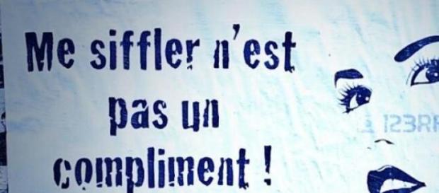Une affiche de #Stopharcèlementderue. Une affiche de #Stopharcèlementderue.