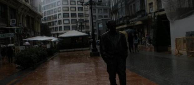 Estatua de Woody Allen en Oviedo (Foto del Autor). Estatua de Woody Allen en Oviedo (Foto del Autor).