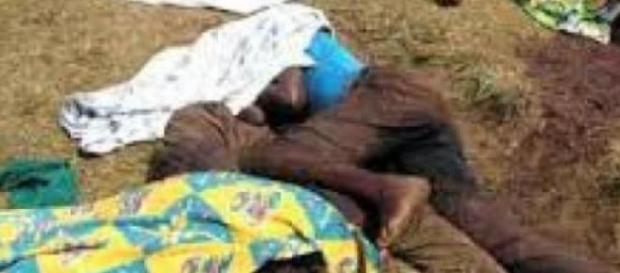 Les corps des victimes à Mbau au Congo. Les corps des victimes à Mbau au Congo.