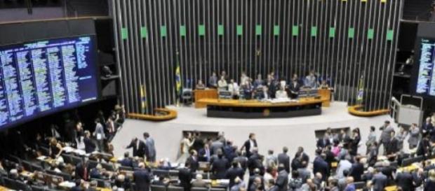 PEC para redução dos ministérios foi adiada PEC para redução dos ministérios foi adiada