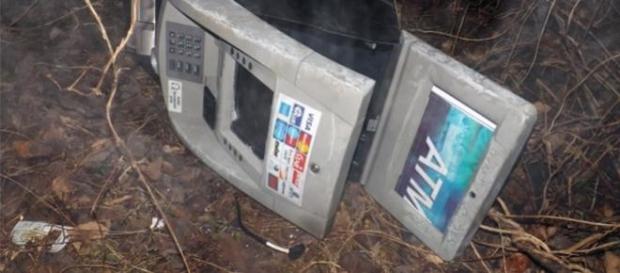 Românii fură din nou bancomate Românii fură din nou bancomate