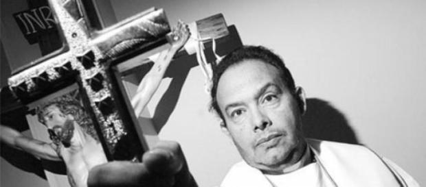 Simbolos do Vaticano usados em exorcismo Simbolos do Vaticano usados em exorcismo