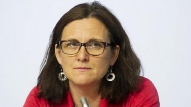 La Commissaire au Commerce défend le TTIP.