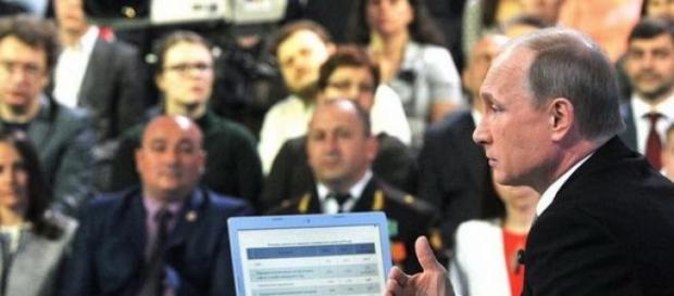Putin la o televiziune din Rusia Putin la o televiziune din Rusia