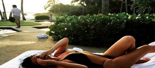 Selena Gomez beim Sonnen im Urlaub. Selena Gomez beim Sonnen im Urlaub.