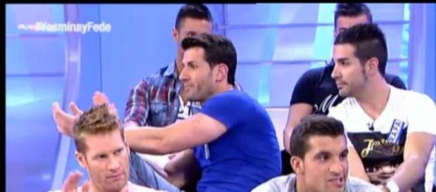 150000 firmas amenazan a MYHYV con la cancelación. 150000 firmas amenazan a MYHYV con la cancelación.