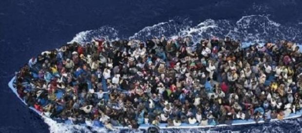 Dos pateras de 400 y 700 personas hundidas Dos pateras de 400 y 700 personas hundidas