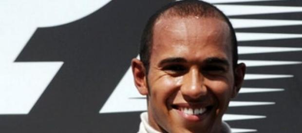 Hamilton vence e lidera F1. Hamilton vence e lidera F1.