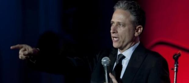 Jon Stewart apresentou o programa durante 16 anos. Jon Stewart apresentou o programa durante 16 anos.