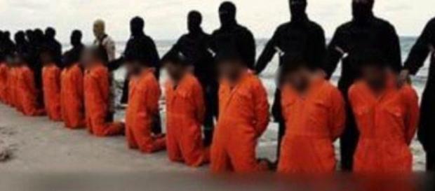 Les victimes attendent leur exécution. Les victimes attendent leur exécution.