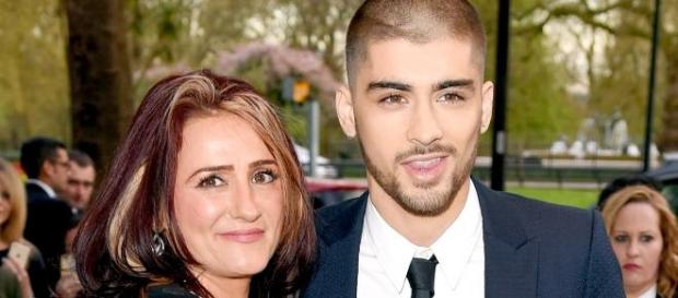 Zayn Malik e la madre agli Asian Awards 2015 Zayn Malik e la madre agli Asian Awards 2015