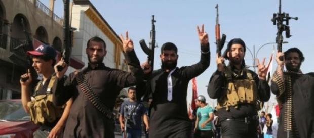 25.000 étrangers combattent avec l'État islamique. 25.000 étrangers combattent avec l'État islamique.