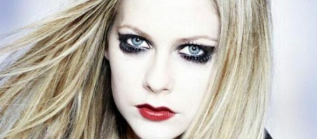 Avril Lavigne in un primo piano Avril Lavigne in un primo piano