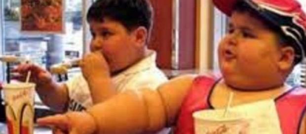 Crianças traem McDonald's Crianças traem McDonald's