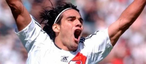 Falcao celebrando un gol como elemento de River Falcao celebrando un gol como elemento de River