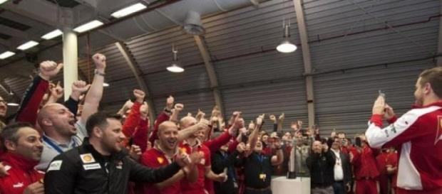 Ferrari festejou o primeiro GP desde 2013. Ferrari festejou o primeiro GP desde 2013.