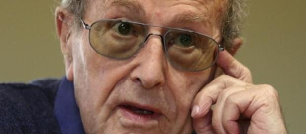 Manoel de Oliveira falece aos 106 anos Manoel de Oliveira falece aos 106 anos
