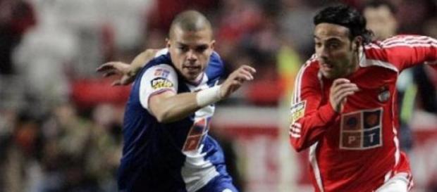 Os 'três grandes' têm que vender jogadores. Os 'três grandes' têm que vender jogadores.