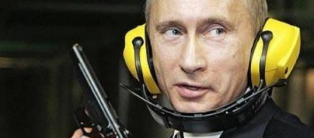 Putin durante esercitazioni Putin durante esercitazioni