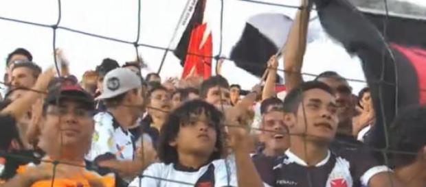 Reprodução/TV Globo - Torcida do Vasco no Acre Reprodução/TV Globo - Torcida do Vasco no Acre