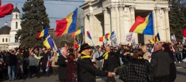 Romanii au uitat sa joace Hora Unirii? Romanii au uitat sa joace Hora Unirii?