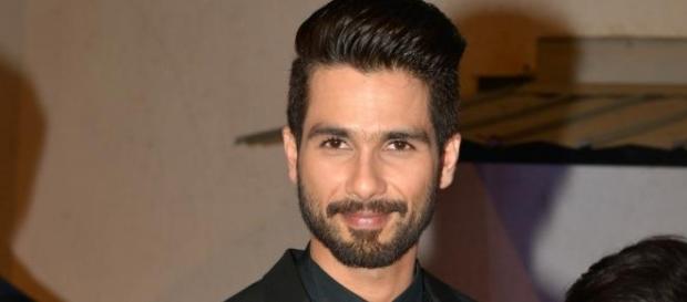 Shahid Kapoor breaks a million hearts Shahid Kapoor breaks a million hearts